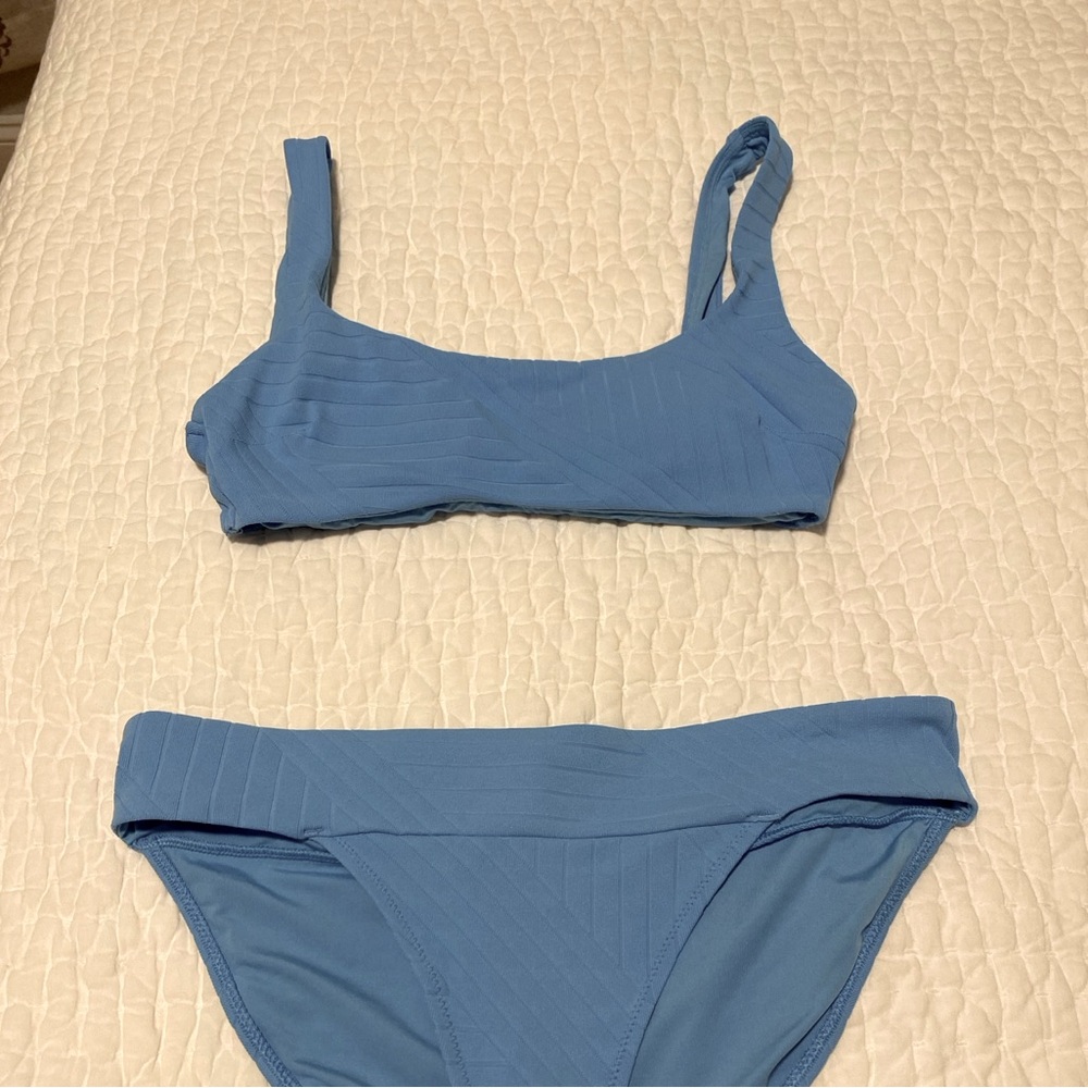 Super cute blue aerie bathing suit top. Size medium